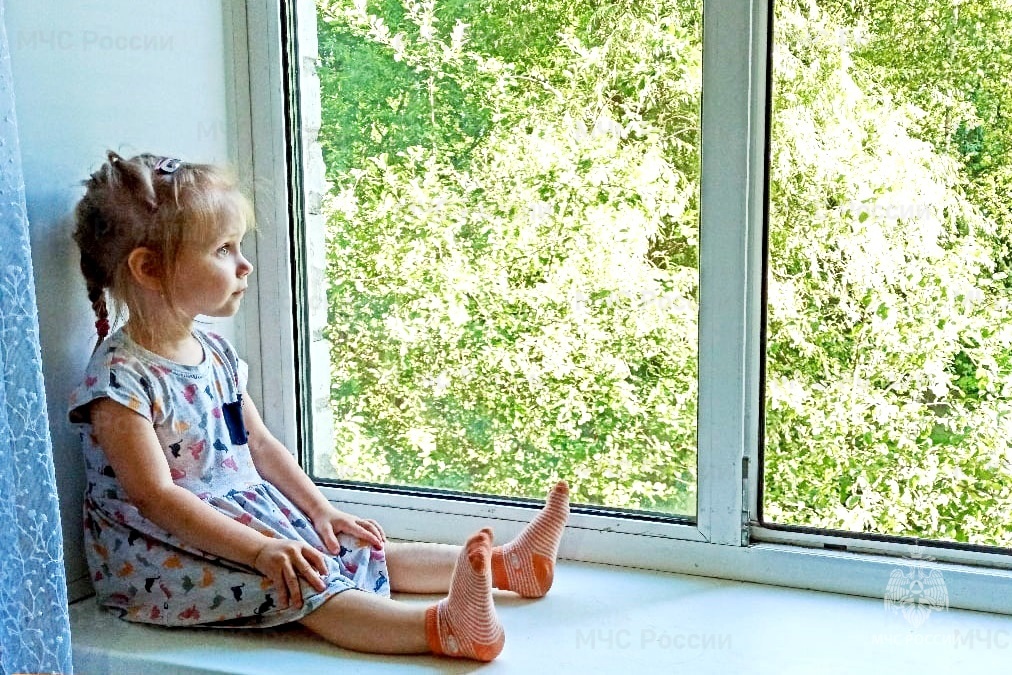 Открытые окна опасны для ребёнка!